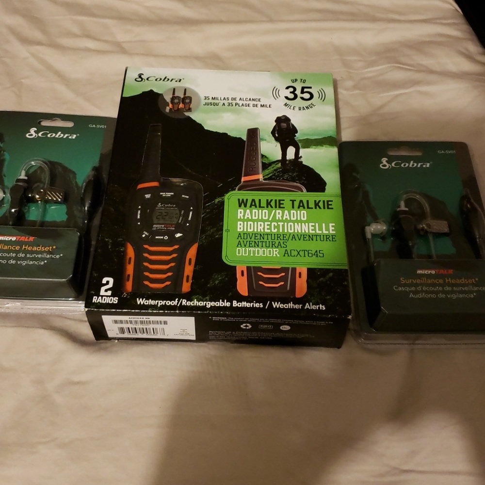 2 walkie talkie and 2 surveillance headset